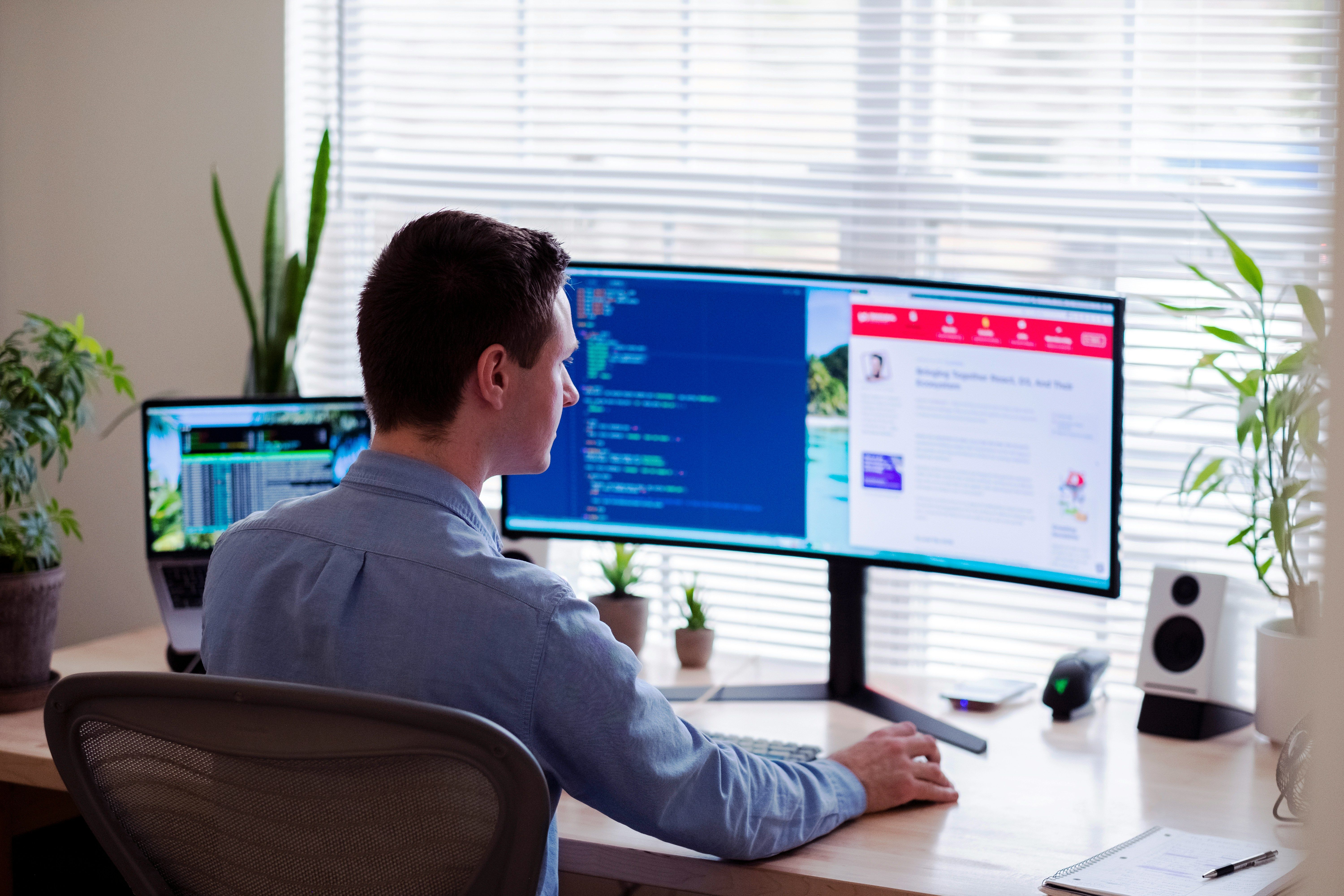 person using computer exploring Traditional CMS Vs Headless CMS