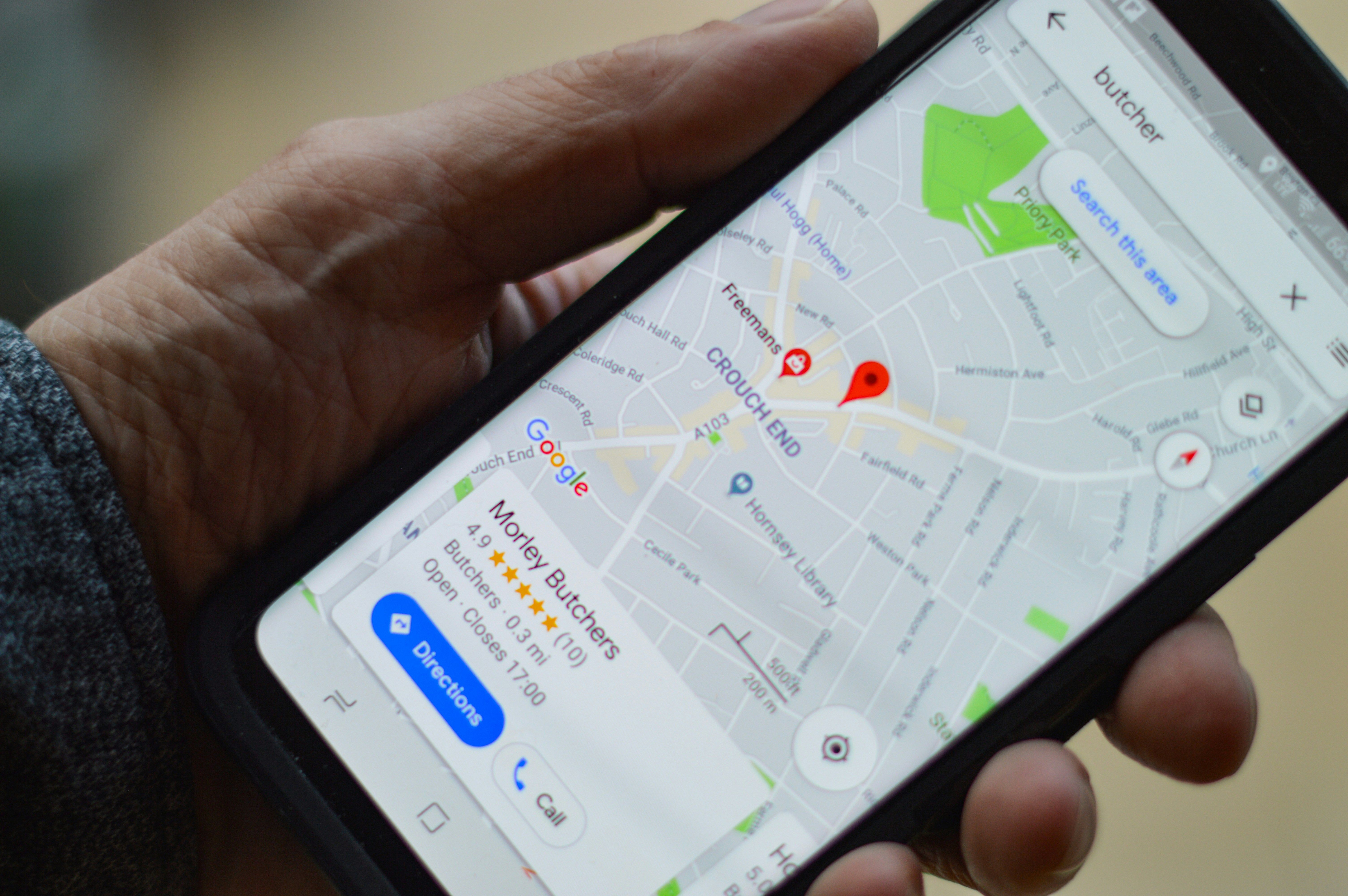 man using google map on cell - google sites blog