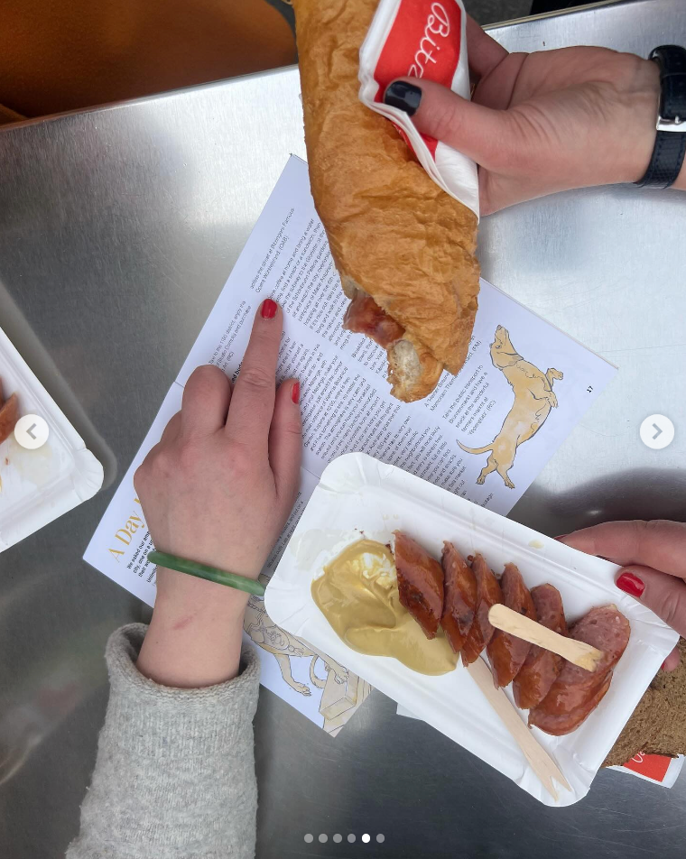 TheArtGorgeous team during Vienna Art Week 2024.. because eating is important ;) Courtesy TheArtGorgeous.