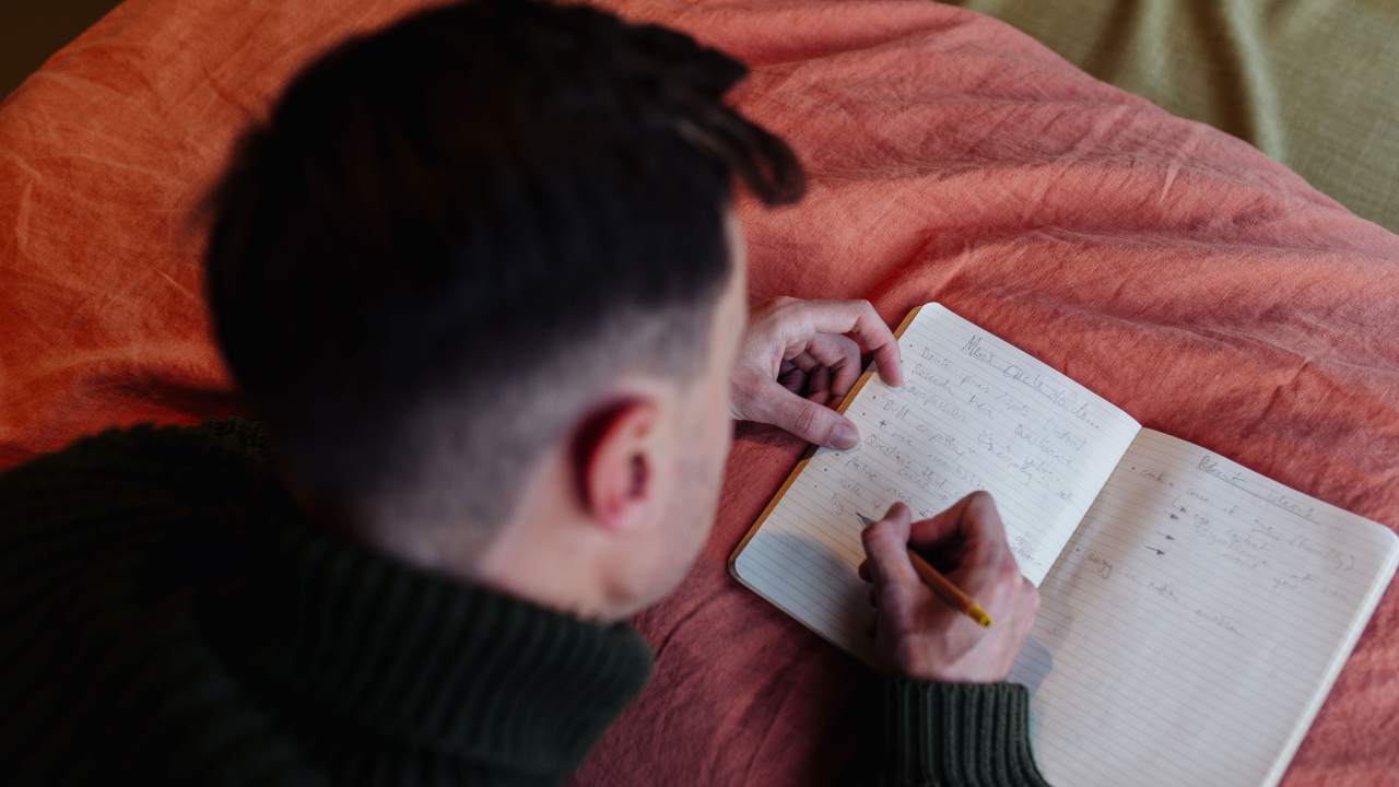 8 journaling ideas for beginners