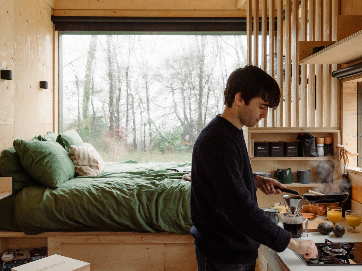 Unplugged Think Week Cabin in The Woods  (Heidi, East Sussex)